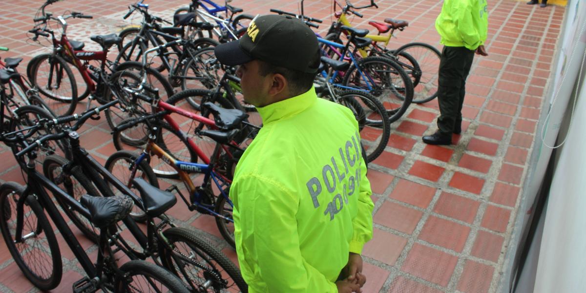 Policía recupera bicicletas robadas en Cali.