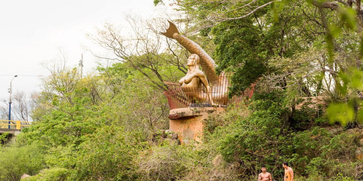 Por la reconstrucción del monumento de la emblemática Sirena Vallenata en el Balneario Hurtado, en el río Guatapurí, Aguila se suma a la campaña ecológica de preservación que impulsa la Alcaldía de Valledupar.