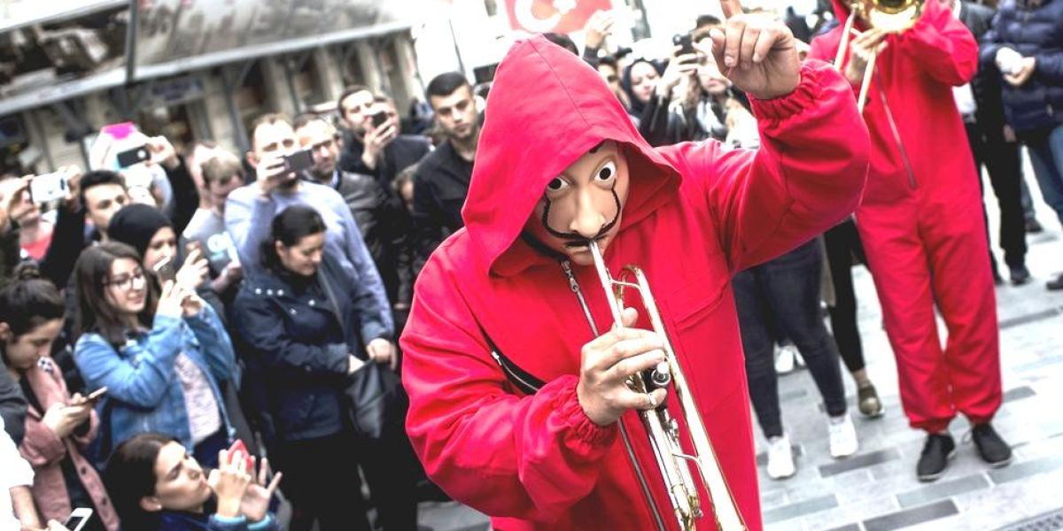 Manifestantes se visten con los trajes de la serie "Casa de Papel" en Turquía