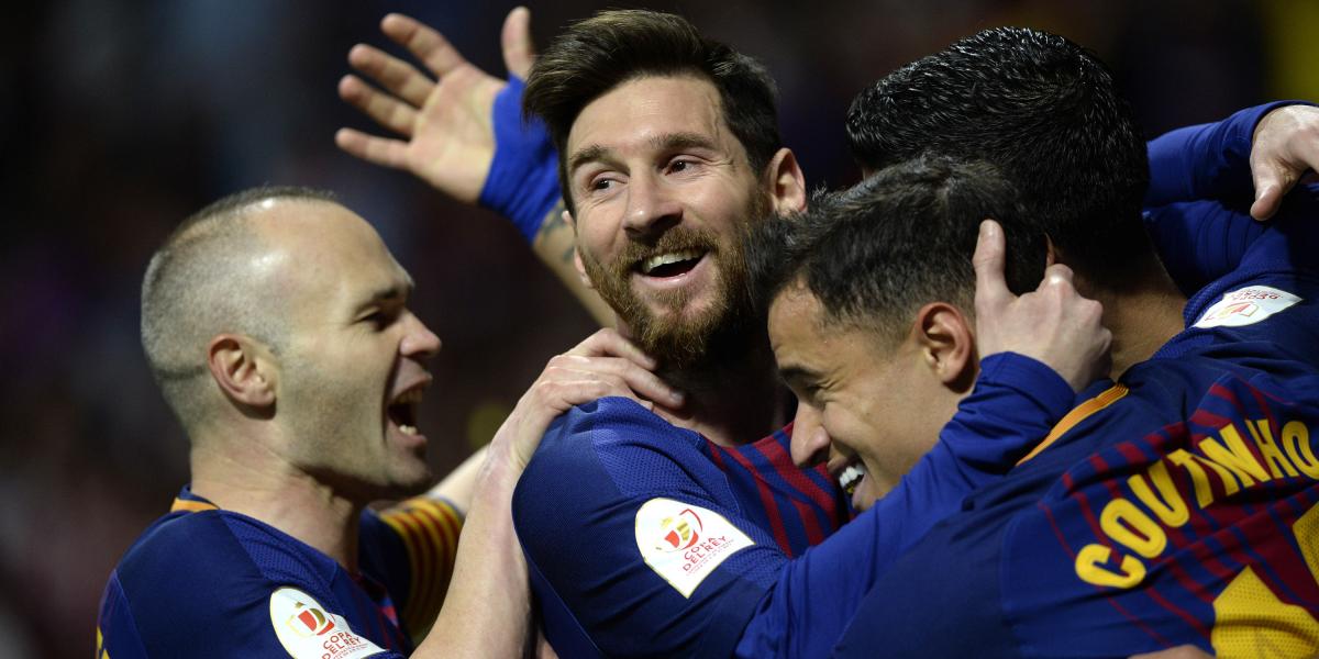 Los jugadores del Barcelona celebran el triunfo en la Copa del Rey.