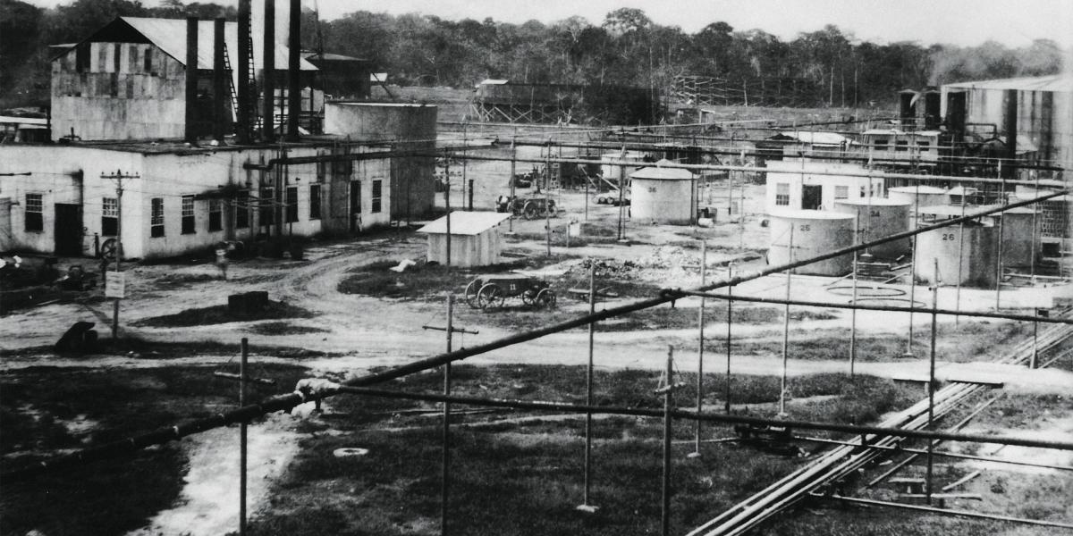 Panorámica de la antigua refinería de Barrancabermeja en sus comienzos, en el año 1922.