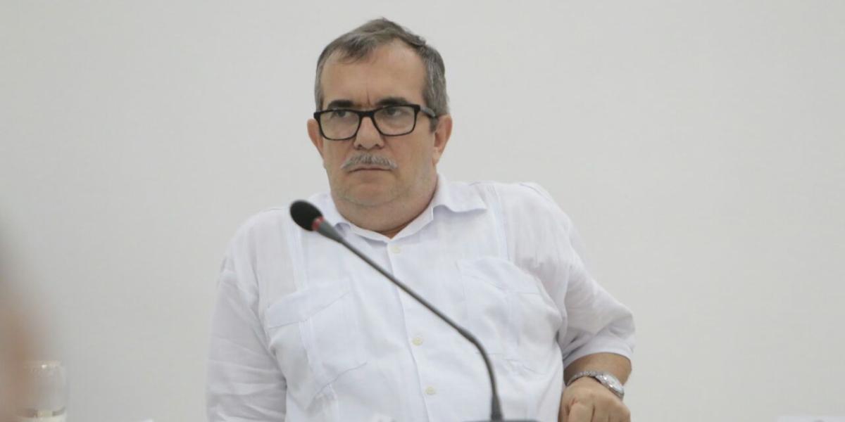 Rodrigo Londoño, máximo líder del partido Farc pidió perdón a Yolanda Pinto, directora de la Unidad de Víctimas, por las muertes de su esposo el Gobernador Guillermo Gaviria.