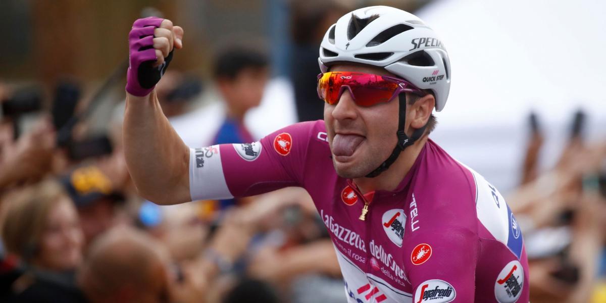 Elia Viviani ganó la tercera etapa del Giro 2018.