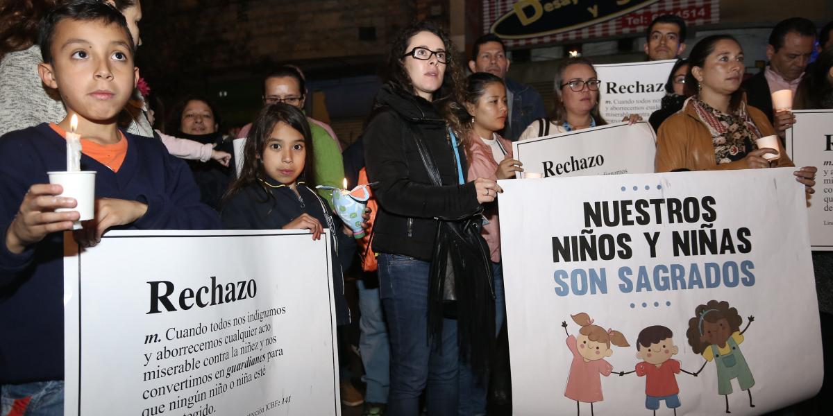 Ciudadanos del barrio Santa Fe, protestaron contra el abuso de niños y exigieron medidas reales y permanentes para garantizar sus derechos.