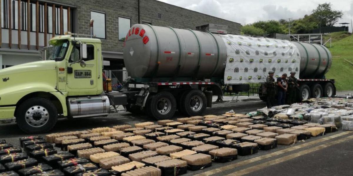 3500 kilos de  marihuana creepy fueron ubicados en un camión adecuado con una sofisticada caleta