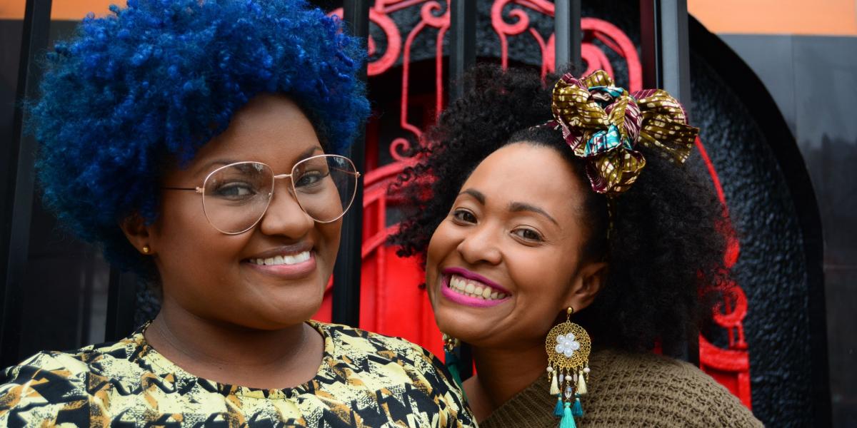 Karen Villadiego y Malle Beleña, dos mujeres afrodescendientes que reivindican el uso político y estético del cabello chontudo en contextos de ciudad.