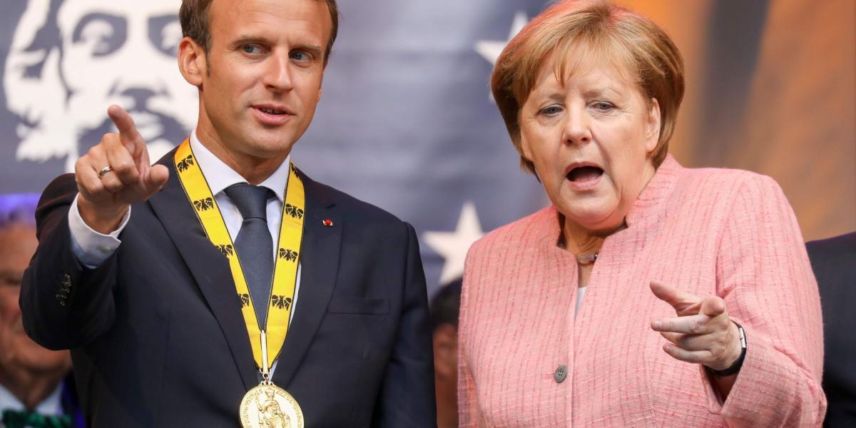 La canciller alemana entregó este jueves el premio Carlomagno al presidente francés, Emmanuel Macron.