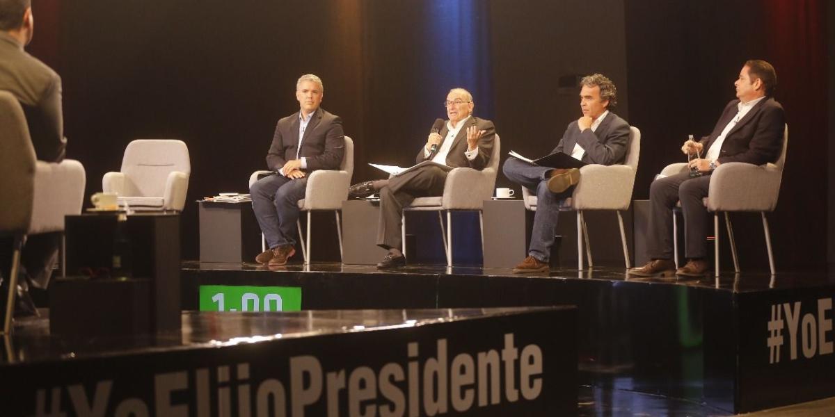 Al debate asistieron los candidatos presidenciales Iván Duque, Humberto de La Calle, Germán Vargas Lleras y Sergio Fajardo.