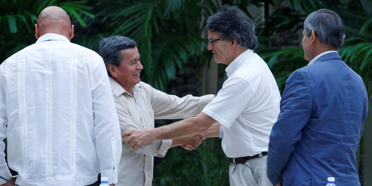 Gustavo Bell y ‘Pablo Beltrán’ durante su reencuentro, en La Habana. Este ciclo iría hasta el 25 de mayo.