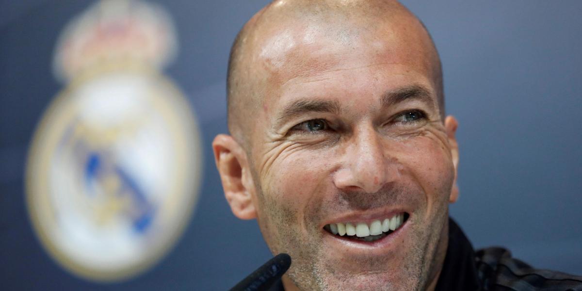 El técnico del Real Madrid, Zinedine Zidane, durante la rueda de prensa posterior al entrenamiento del equipo en Valdebebas, de cara al partido de la jornada 37 de liga que disputan el sábado, frente al Celta de Vigo.