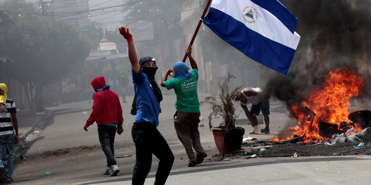 Manifestantes toman parte en una protesta contra el gobierno del presidente de Nicaragua, Daniel Ortega, en Monimbo (Nicaragua).