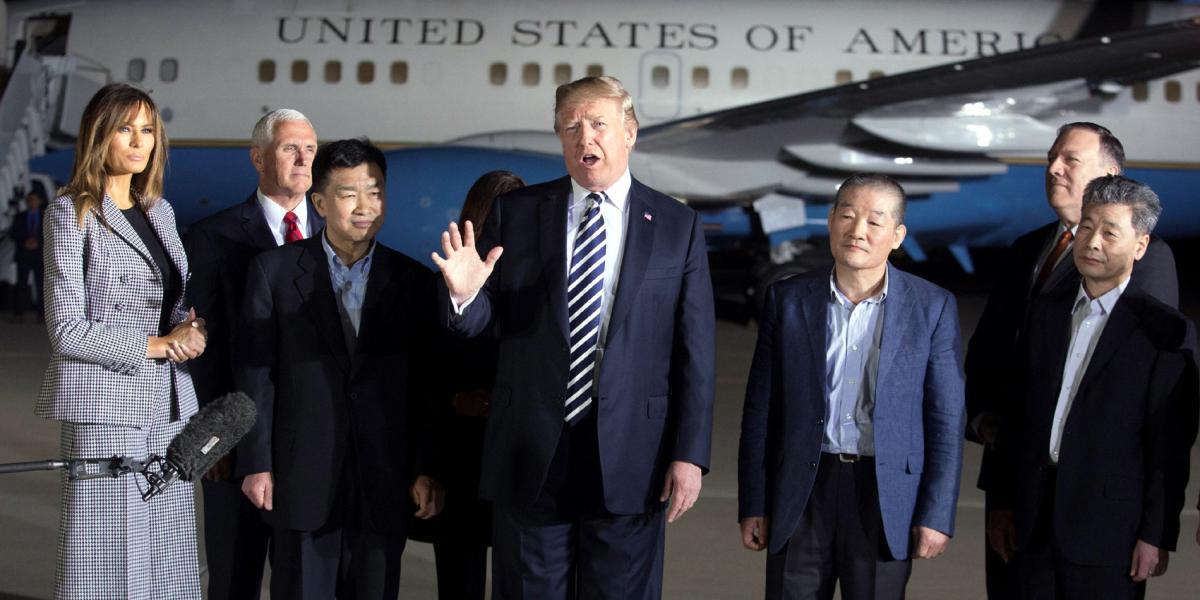 Donald Trump y su esposa, Melania, dieron la bienvenida en Maryland a los estadounidenses liberados por Kim Jong-un.