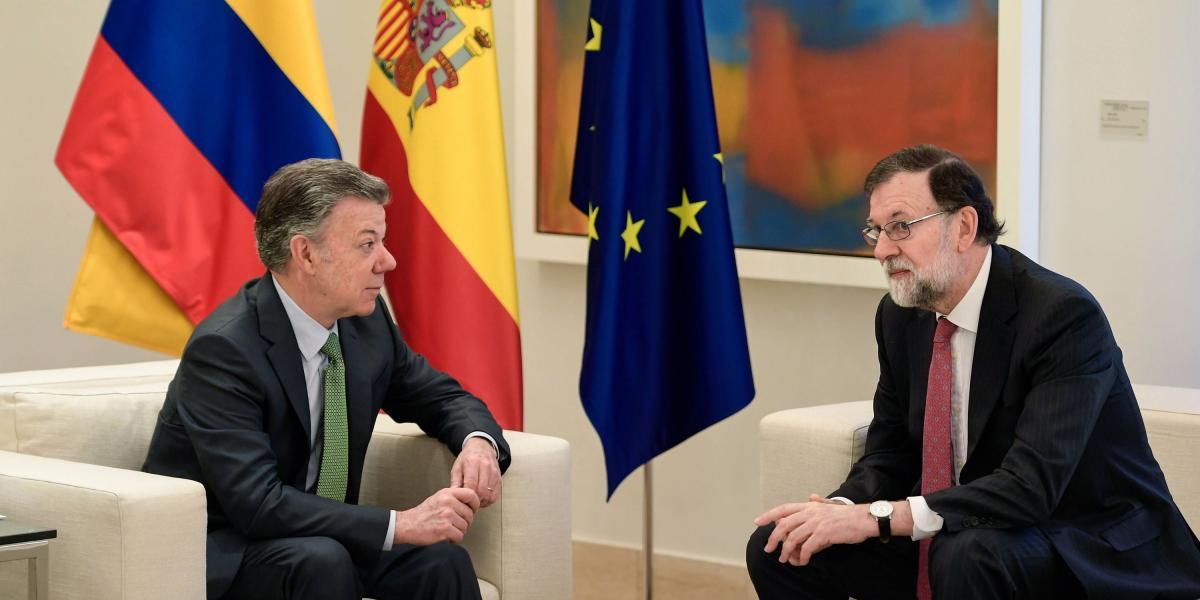 El presidente Juan Manuel Santos con el jefe del gobierno español, Mariano Rajoy.