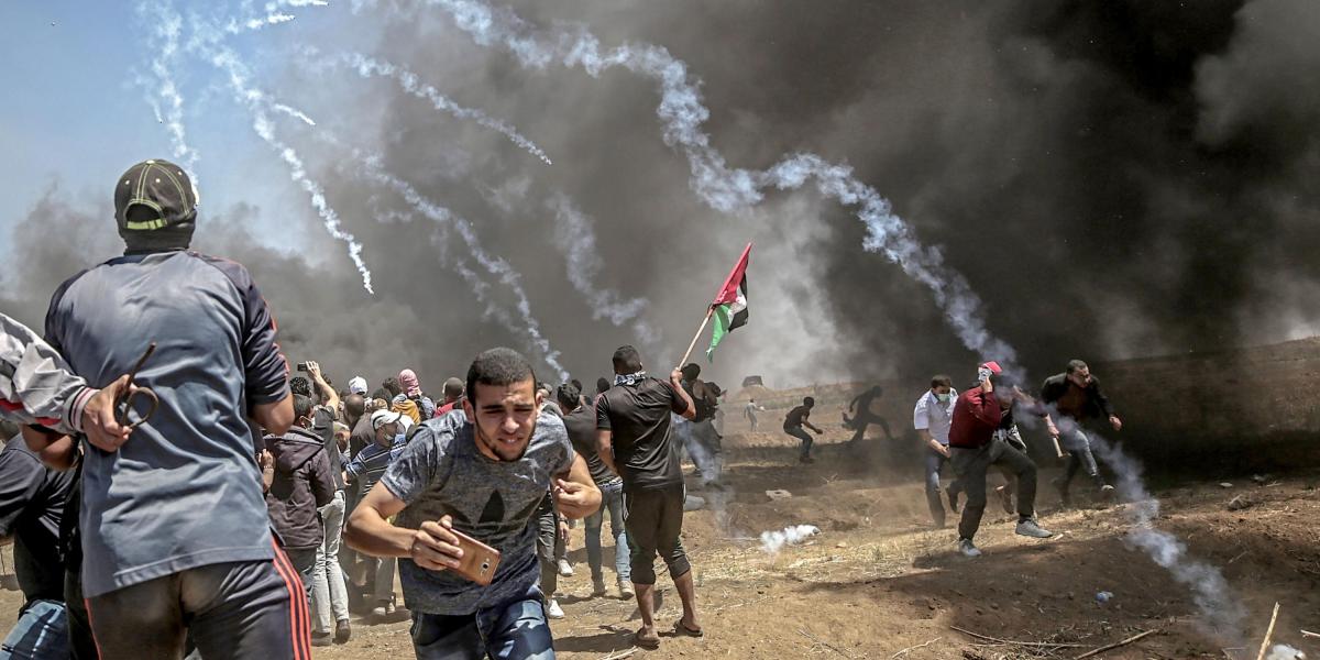 Más de 60 palestinos murieron por balas israelíes durante la jornada de manifestaciones del lunes en la Franja de Gaza.