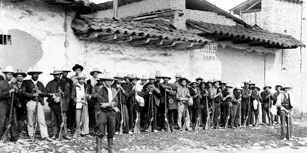 Esta fotografía, con reclutas de la Guerra de los Mil Días (1889-1902), hace parte de la colección que podrán apreciar los ciudadanos en la exposición que realizará el Archivo de Bogotá.