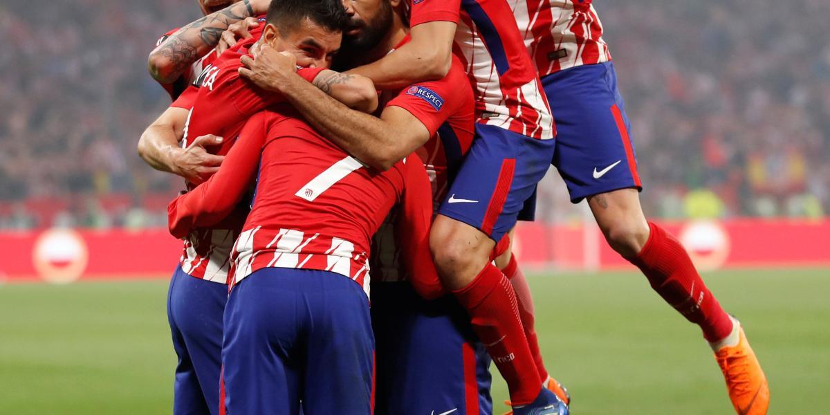 Los jugadores de Atlético de Madrid celebran el primer gol.