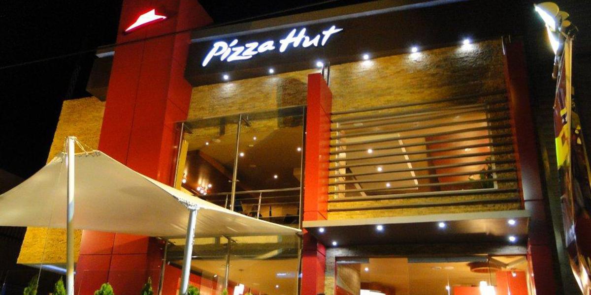 Local de 
Pizza Hut en Bogotá, Colombia, que más adelante será gestionado por Telepizza.
