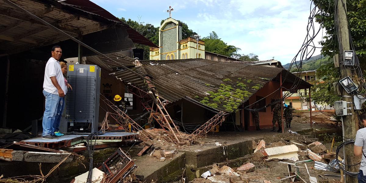 Casas afectadas después de ser inundadas por el río Cauca en el municipio de Puerto Valdivia,