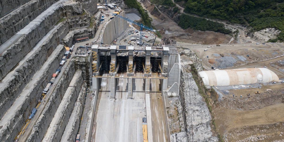 Túneles del proyecto Hidoituango afectado por sobrecarga del río Cauca.