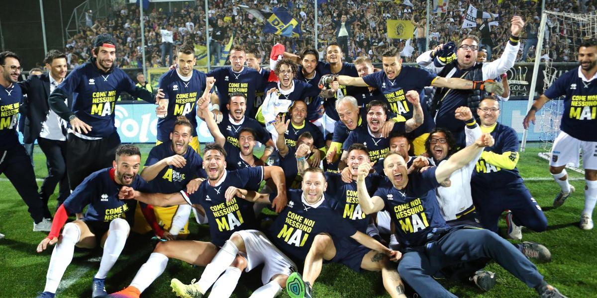 Parma regresa a la Serie A, en tes años tres ascensos.