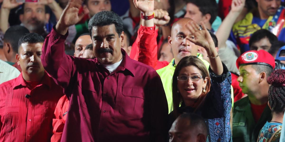 En Caracas, Maduro celebró su victoria junto a su esposa, Cilia Flores.