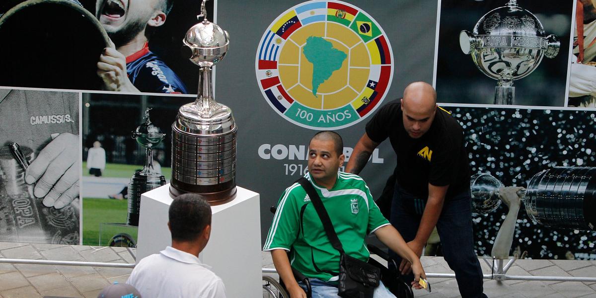 Trofeo de la Copa Libertadores, que solo dos equipos colombianos han levantado: Nacional y Once Caldas.