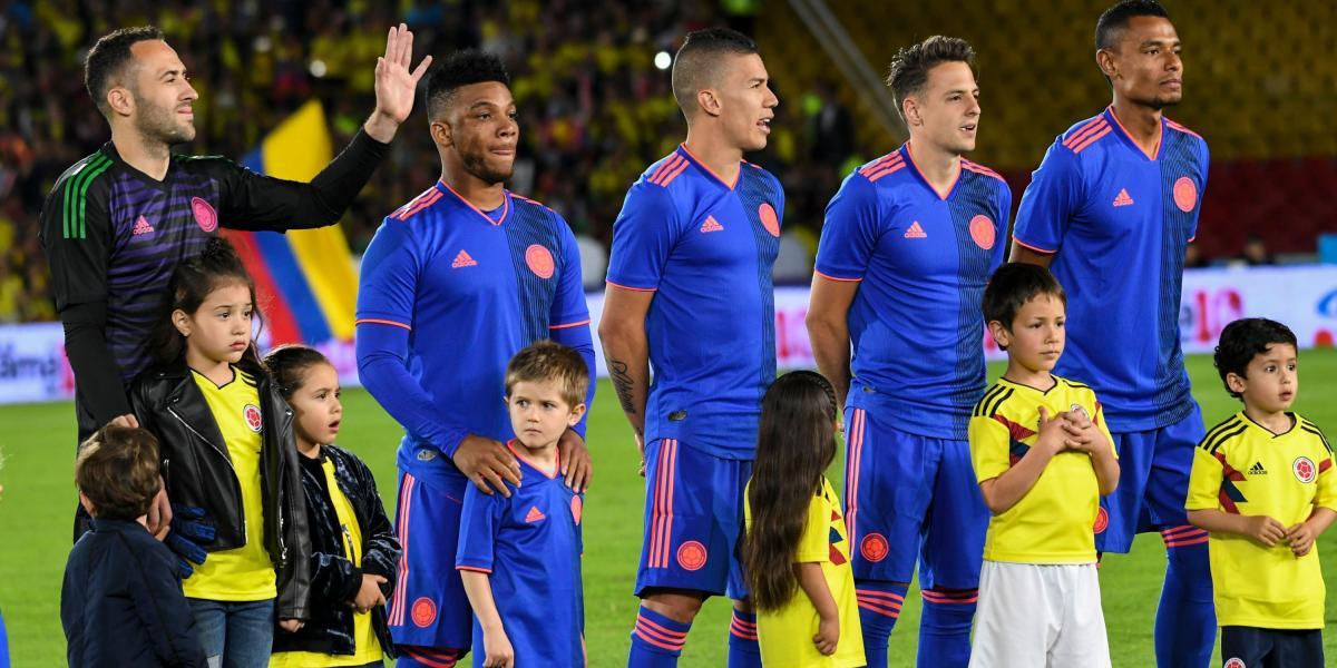 Selección Colombia durante el juego de su despedida. (David Ospina, Frank Fabra, Mateus Uribe, Santiago Arias y William Tesillo)