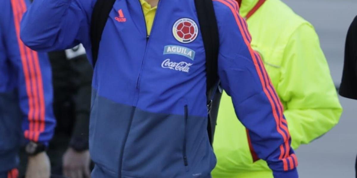 Radamel Falcao García fue el último jugador en subirse al avión que lleva a la Selección Colombia hacia Italia.