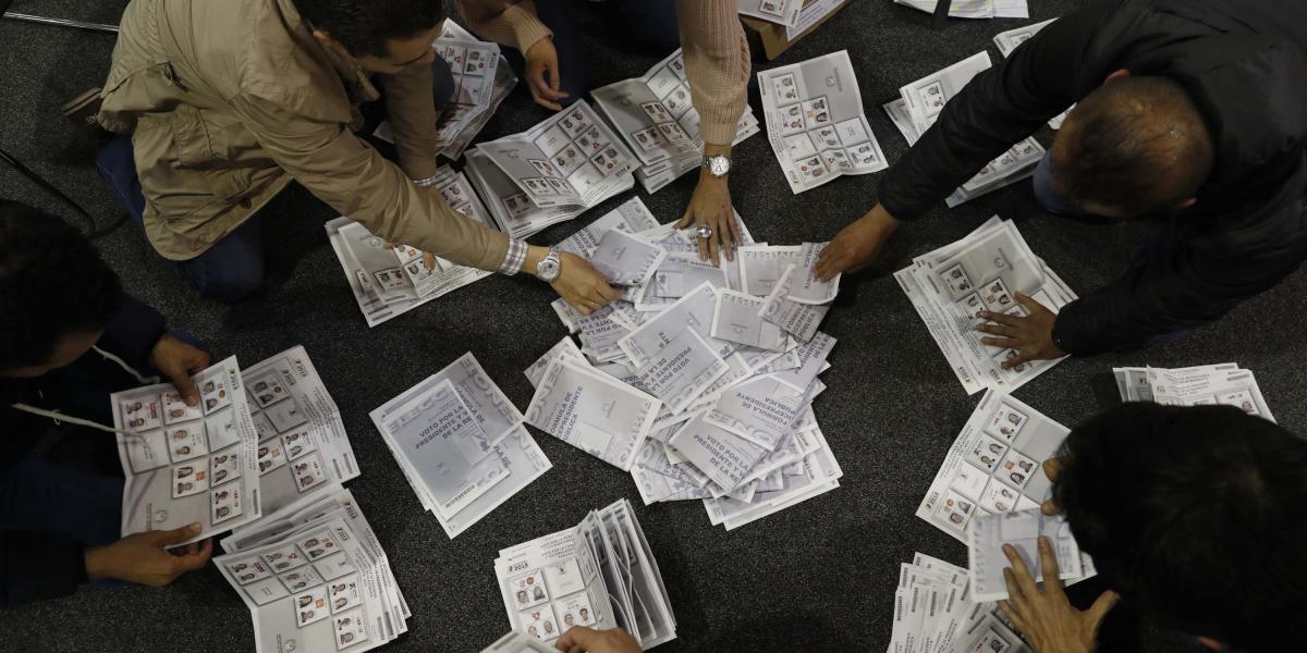 La Registraduría da un parte de tranquilidad. Según esa entidad, a la 1 pm habían votado más de 12 millones de colombianos. En primera vuelta de 2014 fueron más de 13 millones, el 39% del censo electoral.