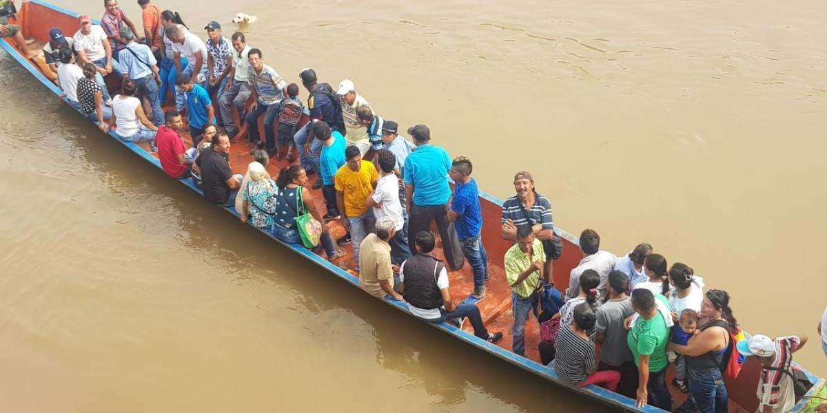 Unas 960 personas fueron sorprendidas tratando de cruzar el eje divisorio, muchas en balsa por el río Táchira.