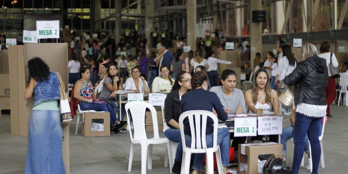 En Medellín fueron instaladas 4.048 mesas de votación. Los votos por los distintos candidatos sumaron 977.587.