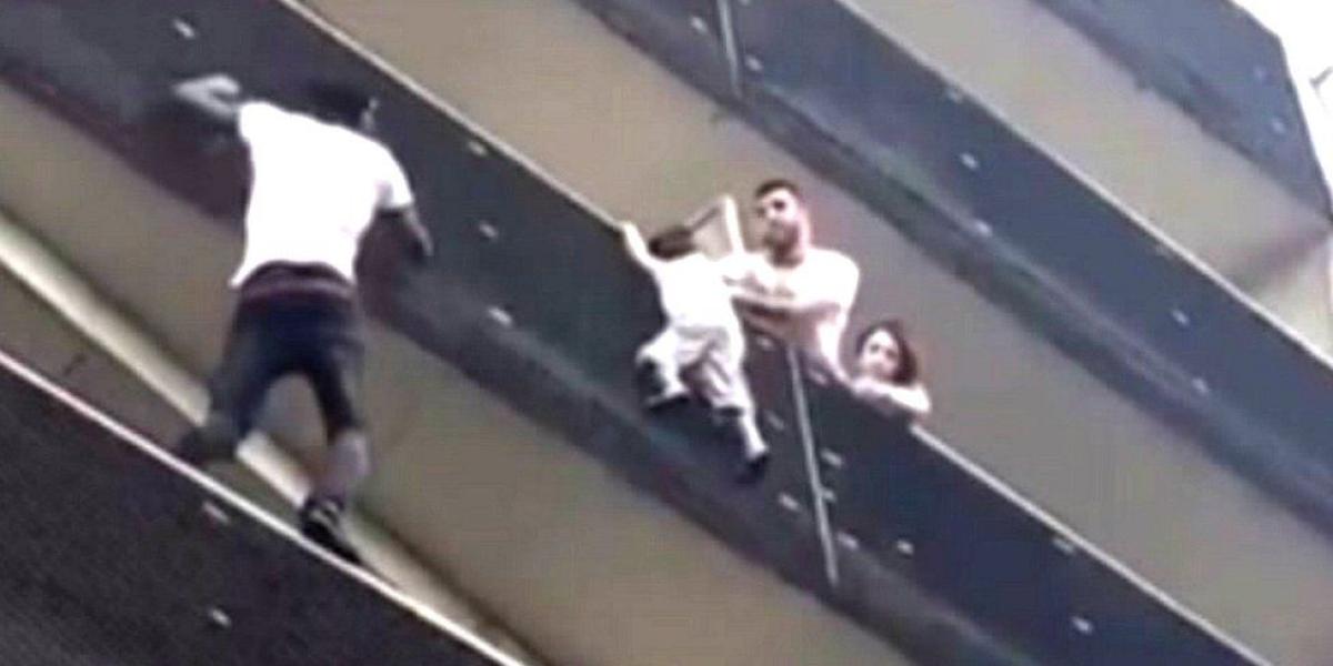 Mamoudou Gassama trepó de balcón en balcón para salvar al niño. (Foto: Facebook)