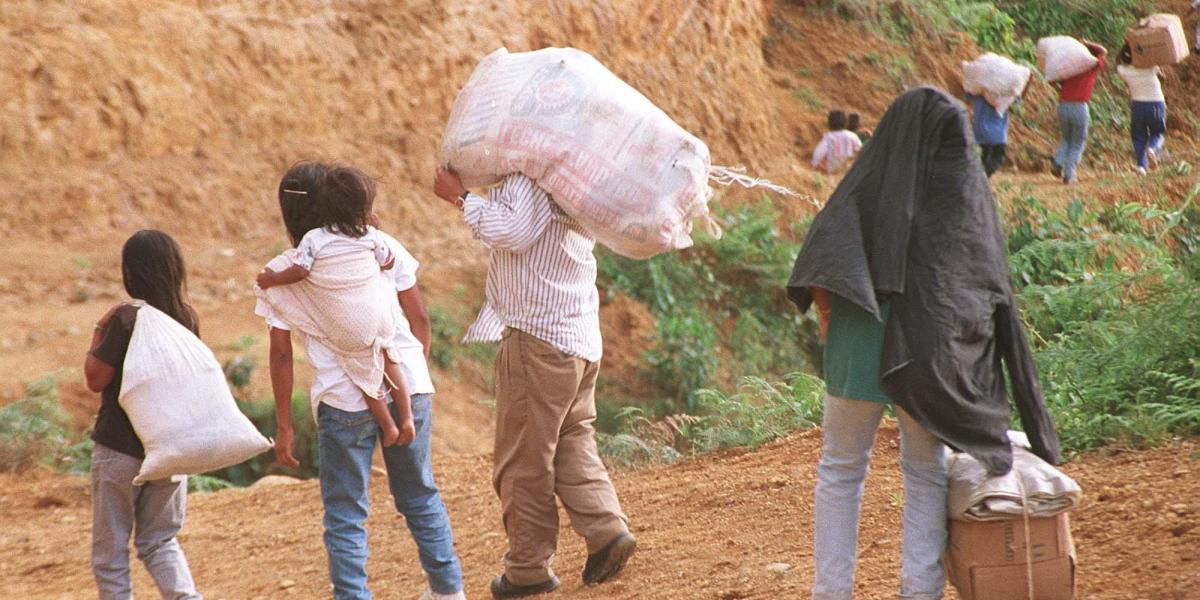 El desplazamiento de estas familias recordó el éxodo por la masacre del Naya en el 2001, cuando también salieron de la zona montañosa y selvática en límites entre Valle y Cauca, y llegaron a Buenaventura.