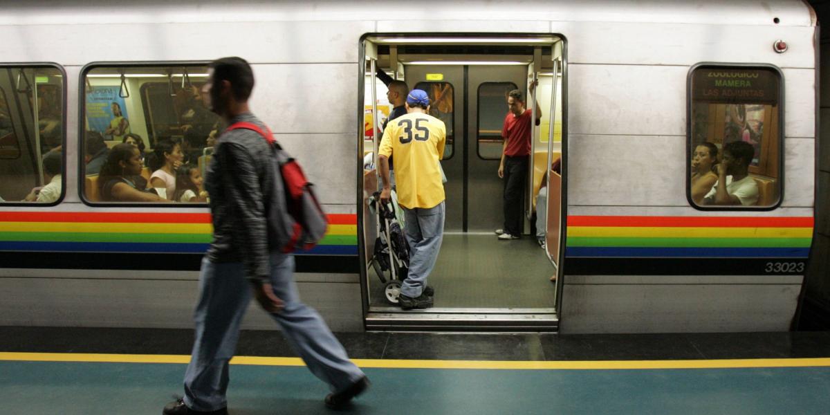 El metro de Caracas fue inaugurado en 1983 con una longitud de 70 km.