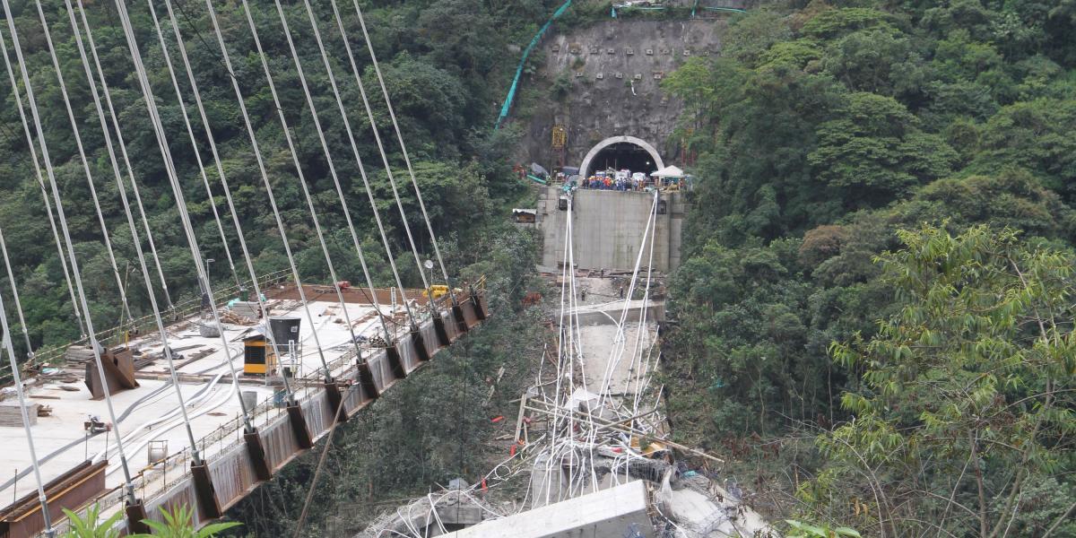 El lunes 15 de enero de este año colapsó una parte del puente en construcción de la doble calzada Bogotá-Villavicencio, a la altura del sector de Chirajara, dejando un saldo de nueve fallecidos y ocho heridos. Sobre el mes de abril las directivas de Coviandes afirmaron que un error de diseño fue lo que provocó el colapso  y concluyeron que la pila C, que fue la que quedó en pie, presentaba los mismos errores, por lo que tendría que ser demolida.