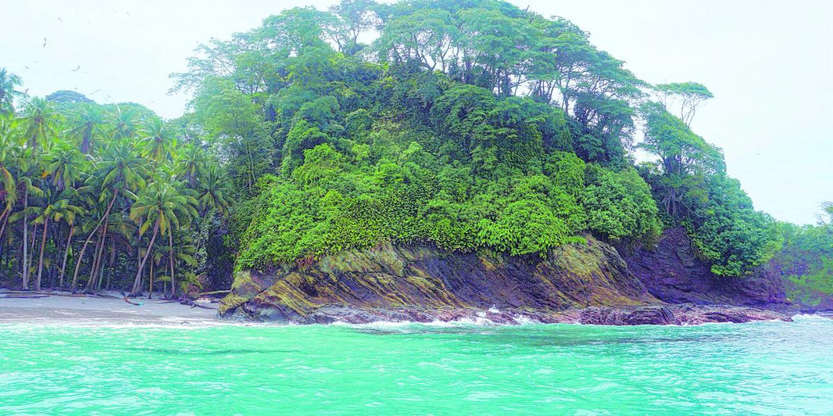 La isla de Gorgonilla se encuentra en el Parque Natural Nacional Gorgona, en el Pacífico colombiano.