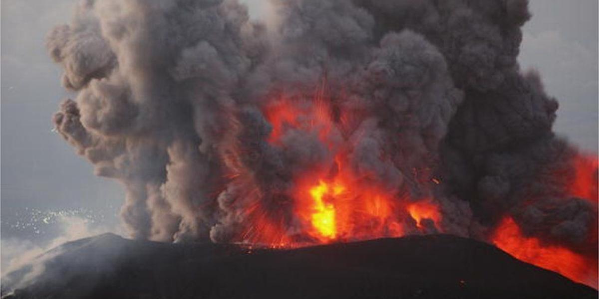 El Santiaguito es uno de los volcanes más activos de Guatemala. En la foto, una erupción de 2009.