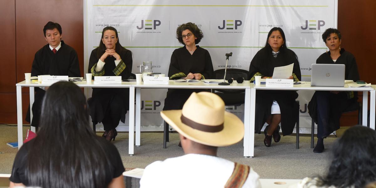 Magistrados de la sala de Reconocimiento de la verdad de la JEP, lideraron audiencia pública sobre priorización de casos.
