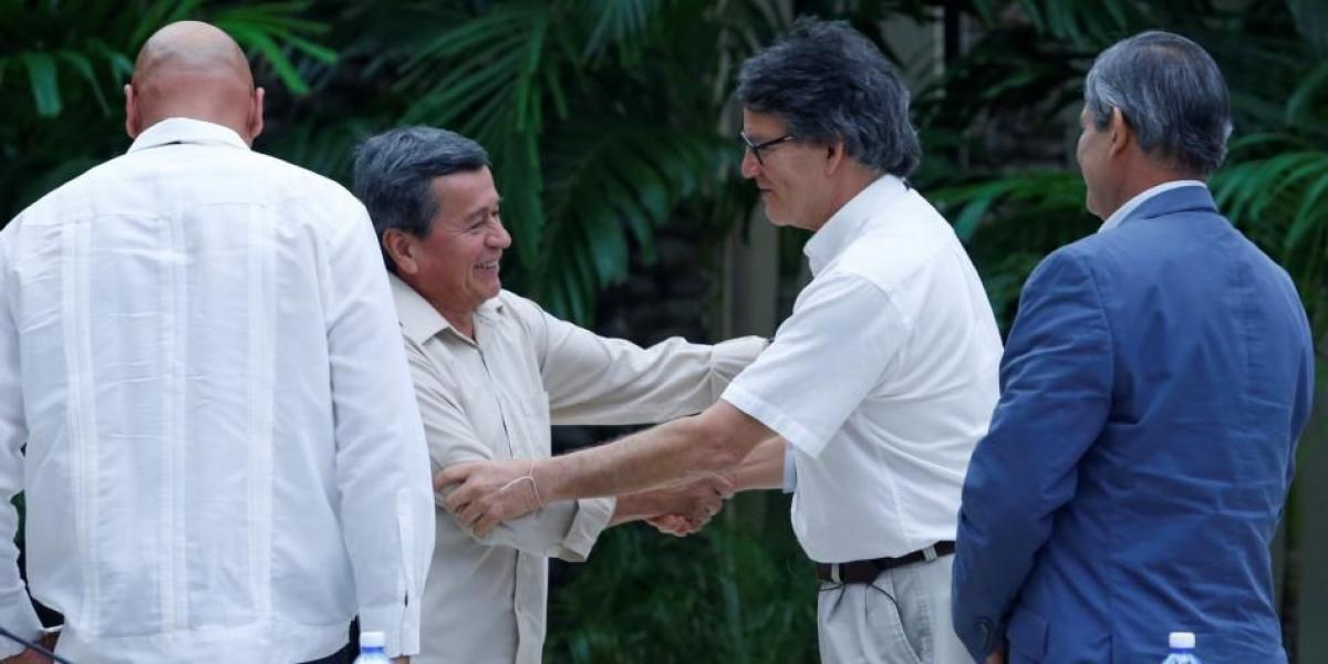 Gustavo Bell y ‘Pablo Beltrán’ durante su reencuentro, en La Habana.