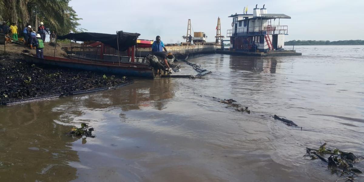 El miércoles un tubo se rompió y generó la caída de petróleo en el río Magdalena.
