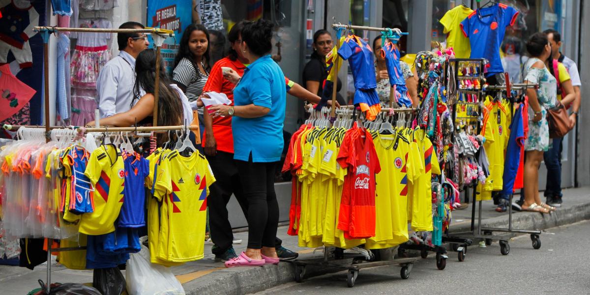 En las vías principales del Centro de Bucaramanga se concentran la mayoría de vendedores informales. También están en Cabecera.