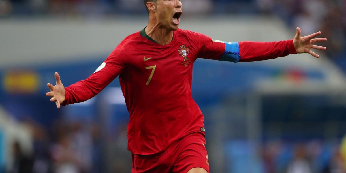 Criastiano Ronaldo celebra una de sus tres anotaciones frente a España.