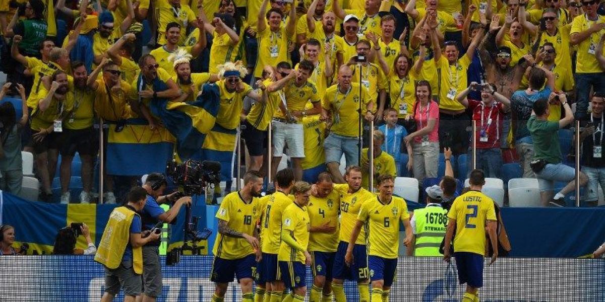 La Selección de Suecia celebrando su anotación contra Korea del Sur.
