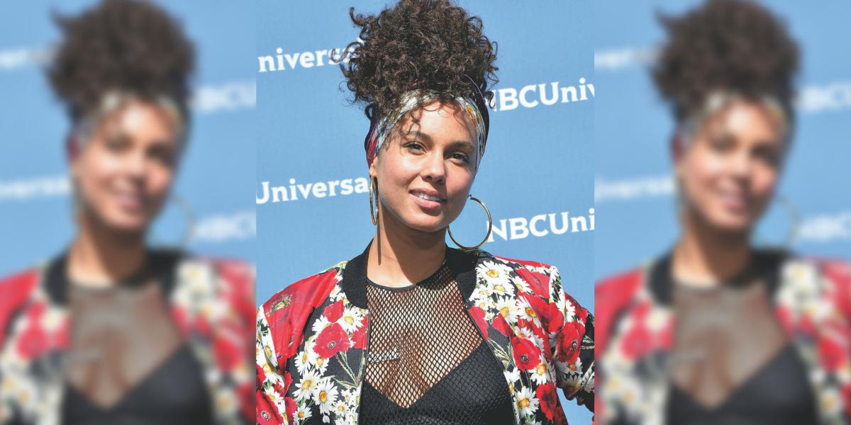 La cantante Alicia Keys con sus crespos alborotados ha creado un movimiento alrededor de la naturalidad.