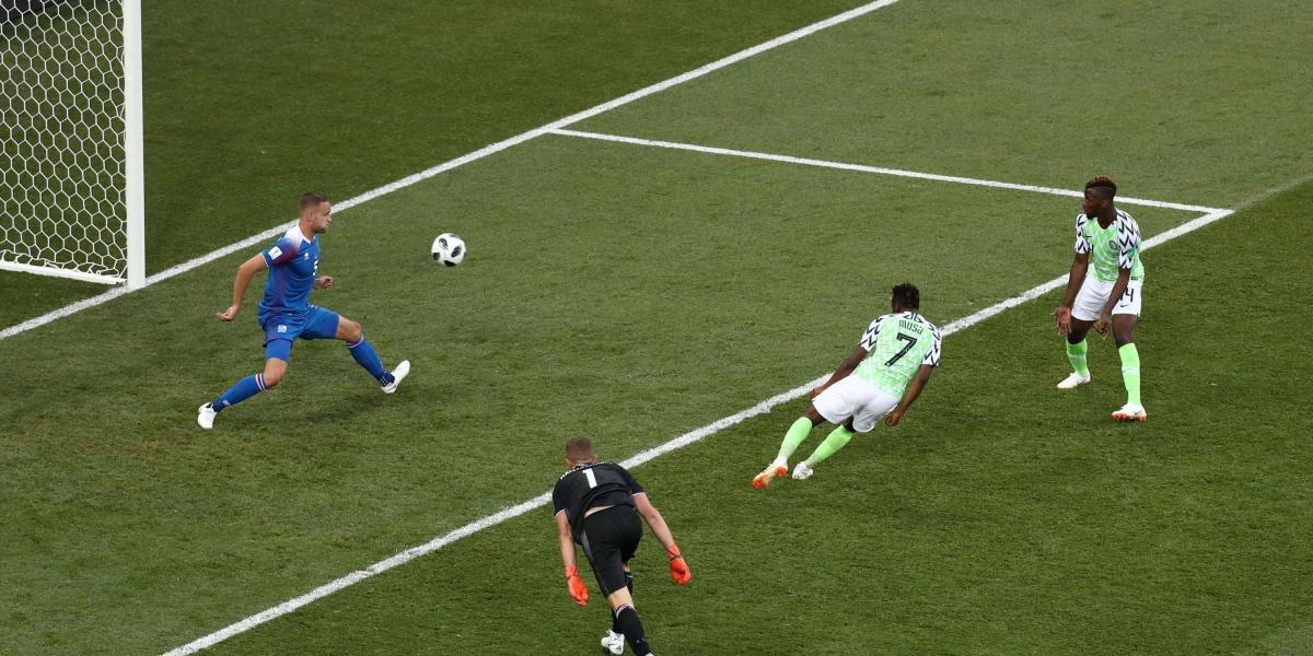 El delantero nigeriano Ahmed Musa fue la estrella de la cancha y marcó los dos tantos del partido.