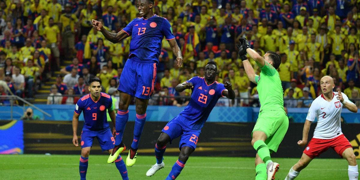 Yerry Mina abrió el marcador para Colombia con un tanto de cabeza.
