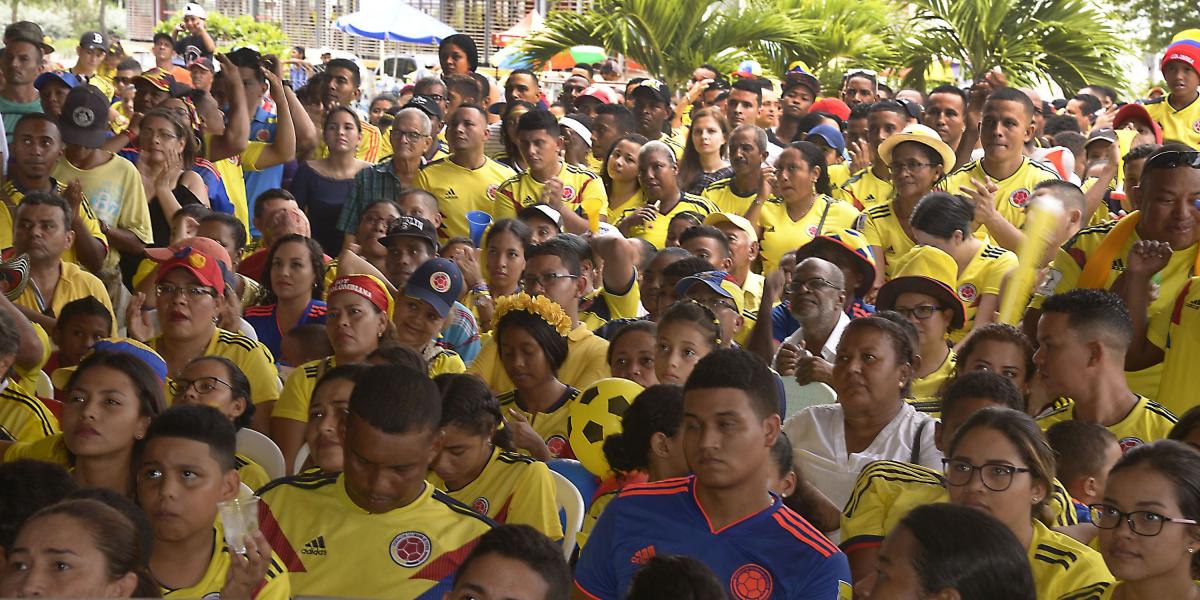 El pasado domingo, tras el triunfo de la selección Colombia,  cientos de cartageneros celebraron al lado de turistas llegados de todo el mundo.
