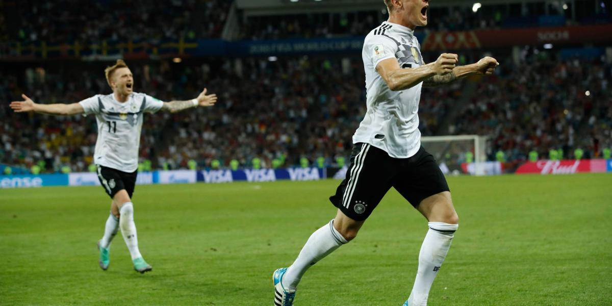 Tony Kroos celebra su gol con Alemania frente a Suecia.