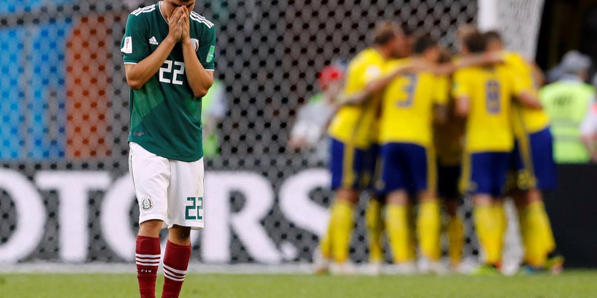 Hirving Lozano, de México, no ocultó su drama, tras la derrota de su equipo frente a Suecia. Pese a la derrota, México avanzó y espera rival en octavos de final.