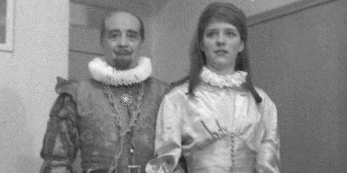 Una foto histórica de María Angélica Mallarino junto a su padre, quien dirigió el Teatro Colón y la Escuela Nacional de Arte Dramático.
